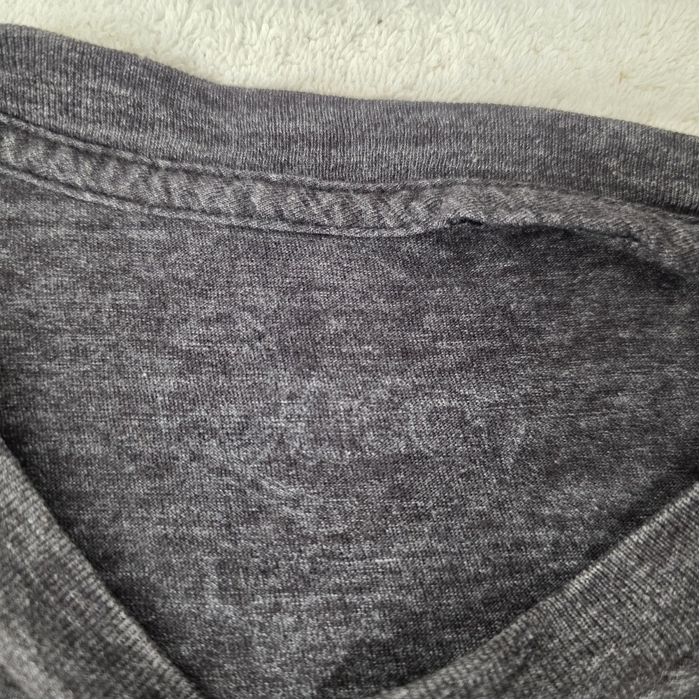 Queen Band Graphic T Shirt Mens Large Charcoal Gray Crest Logo Rock Tee - Picture 8 of 11